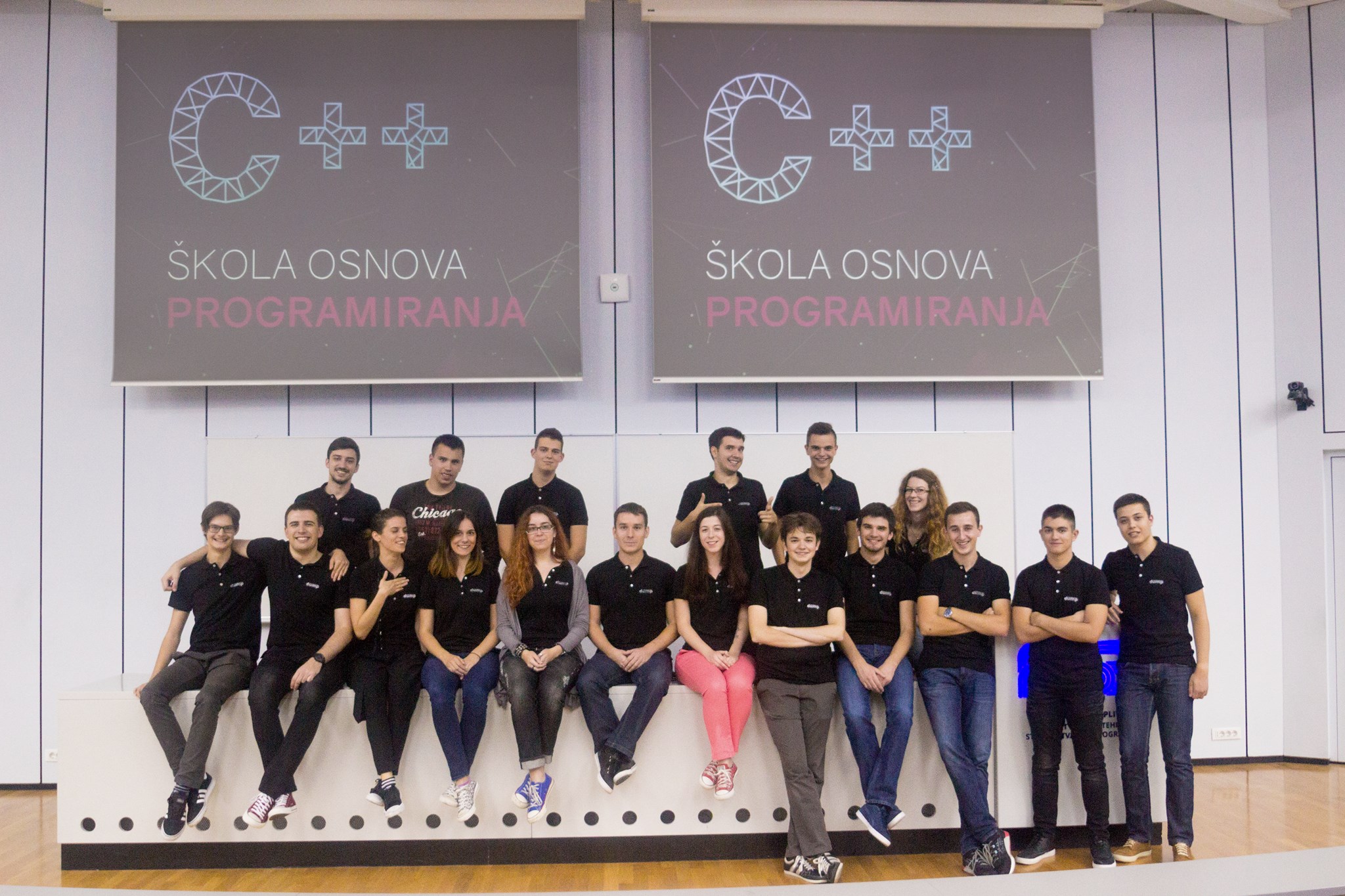 DUMP i novi online edukativni sadržaji. Važno im je tvoje mišljenje!